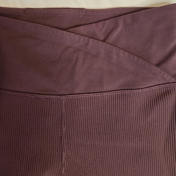 Athleta Elation Crossover Ribbed 7/8 Leggings Asymmetrical Cuff Women’s Size Med - Picture 3 of 5